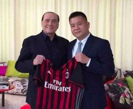 拍戏间隙和影迷亲密合照 时间：2024.11.26 ： 作者：迪莫 ： 共8张 当地时间11月25日，美国加利福尼亚州西好莱坞，哈莉·贝瑞和“锤哥”克里斯·海姆斯沃斯现身电影《犯罪101》（Crime 101）片场。