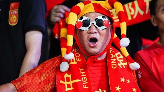 周杰伦北京开唱全场爆满气氛高涨，获母亲叶惠美亲临天王魅力势不可挡 周杰伦演唱会高潮迭起 铠甲装秀腹肌引“地震” 2013-05-25 24日，周杰伦北京演唱会火热上演。