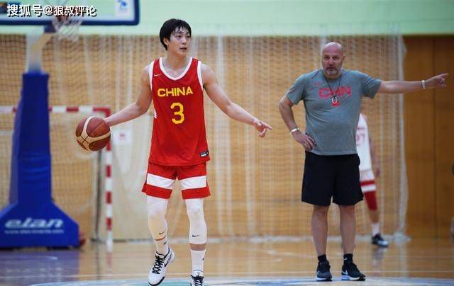 本·阿弗莱克、洛佩兹离婚后重聚2025-10-09 提离婚后首现身！