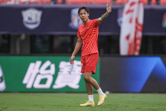 我们会看到波纹、看到不断碎裂的镜面。