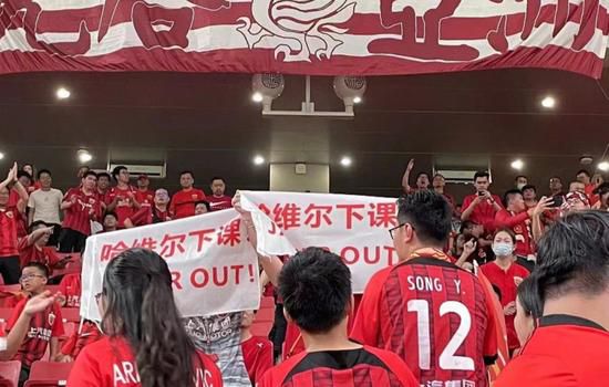 周野芒在片中延续了上海“爷叔”的形象，从《爱情神话》中的老乌到本片中的老汪，越发贴近生活，宛如身边的邻里大叔。