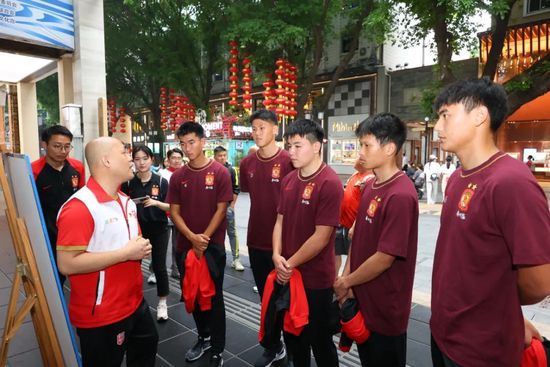 《前任3：再见前任》韩庚饰演的孟云戴上金箍，扮成至尊宝，在广场不停大喊：“林佳，我爱你！