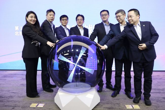 电影不能害怕IP 2020-12-31 IP改编，仍处“刚需时代” 2021-03-01 复盘2020年，IP价值再评估 2021-01-04 网络电影的IP改编之殇 2021-06-23 华语「怪兽级IP」，它配 2021-02-19 晋江女频IP，不止于“言情” 2022-08-13 影视制片人谈IP开发：核心竞争力仍是做好内容 2017-04-01 从《盗墓笔记》、《老九门》、《鬼吹灯》到《杉杉来了》、《何以笙箫默》、再到《花千骨》、《三生三世十里桃花》，这几年各式题材的IP剧以席卷之