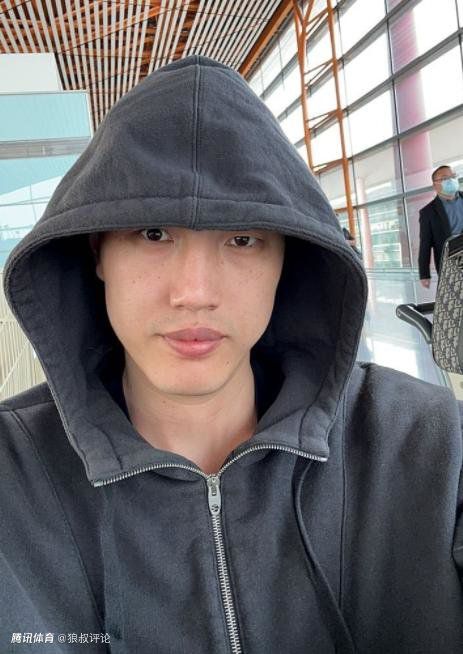 主演新剧《肯尼迪》聚焦著名政治家族 2 堪比时装周!