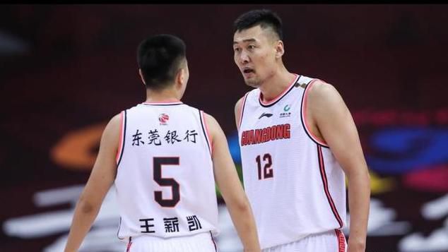 凯特·温斯莱特携男友到港 大批媒体追访引混乱 2012-12-09 奥斯卡影后凯特·温斯莱特12月8日与男友Ned Rocknroll一同到港，准备9日主持手表新店的剪彩仪式及赛马活动，9日晚则会离港返回英国。