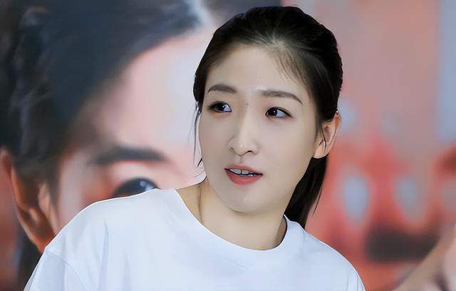 我当摄影、当导演，好像有点名气，其实是挺难走过来的，跟臧姑娘一样，跟很多成功人一样，要关关去闯。