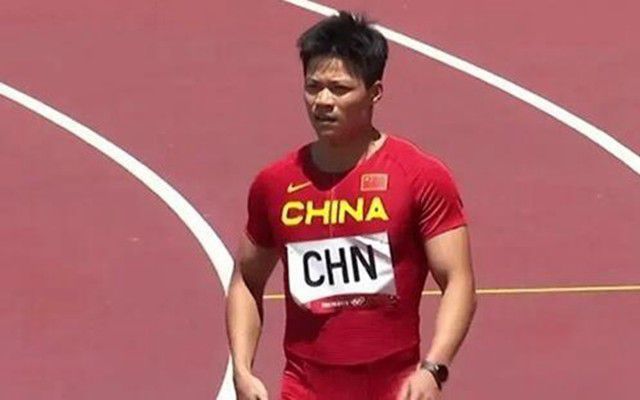 奥兰多、可儿离婚后当众亲吻 带娃出街其乐融融 2013-10-29 日前，奥兰多·布鲁姆与超模米兰达·可儿宣布离婚，但表示二人仍会是相爱的一家人，近期他们两个人在公开场合的多次亲密露面，彻彻底底验证了这一点。