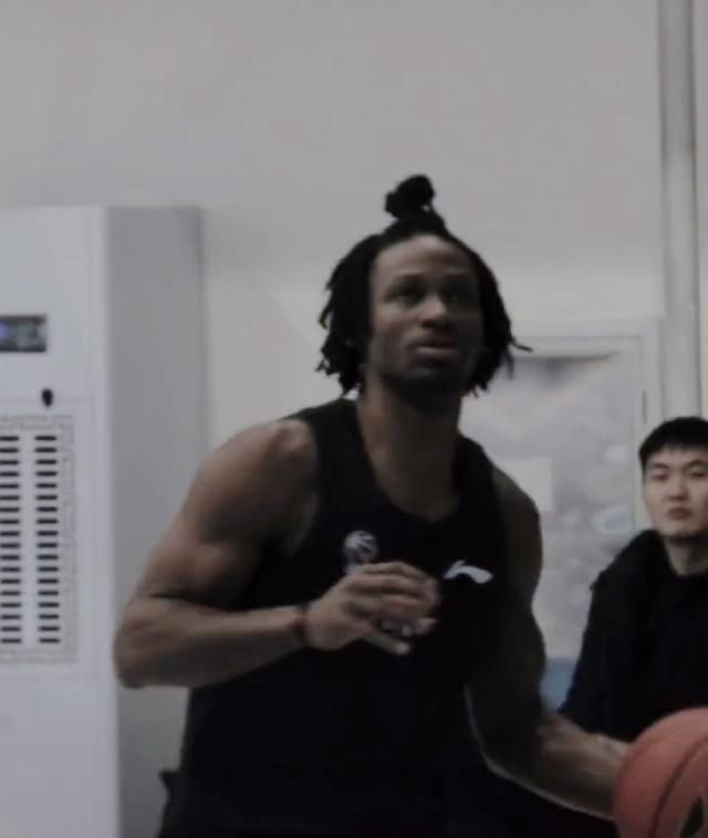 剧集改编自儒勒·凡尔纳广受喜爱的科幻小说《海底两万里》，讲述尼莫船长和他充满传奇性的潜水艇“鹦鹉螺号”的起源故事：一位印度王子尼莫（沙扎德·拉蒂夫 饰）被剥夺了长子权和家庭，成为东印度公司的囚徒，想要向夺走了自己的一切的势力复仇。