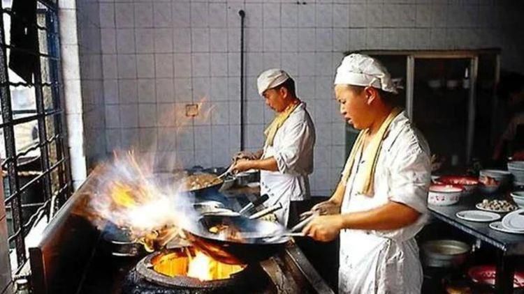 上海电影集团拟上市 将成国有影视文化第一股 2014-04-21 中国证监会周末正式披露多家拟上市企业，28家企业正式公布招股说明书，上海电影股份有限公司赫然在列。