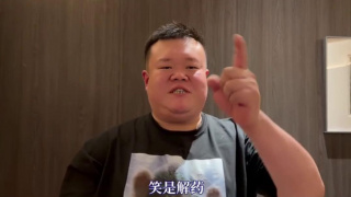 汤姆·费尔顿晒与马尔福同框合影 2019-11-08 近日，在《哈利·波特》系列电影中饰演德拉科·马尔福的演员，汤姆·费尔顿通过社交账号晒出一张近照。